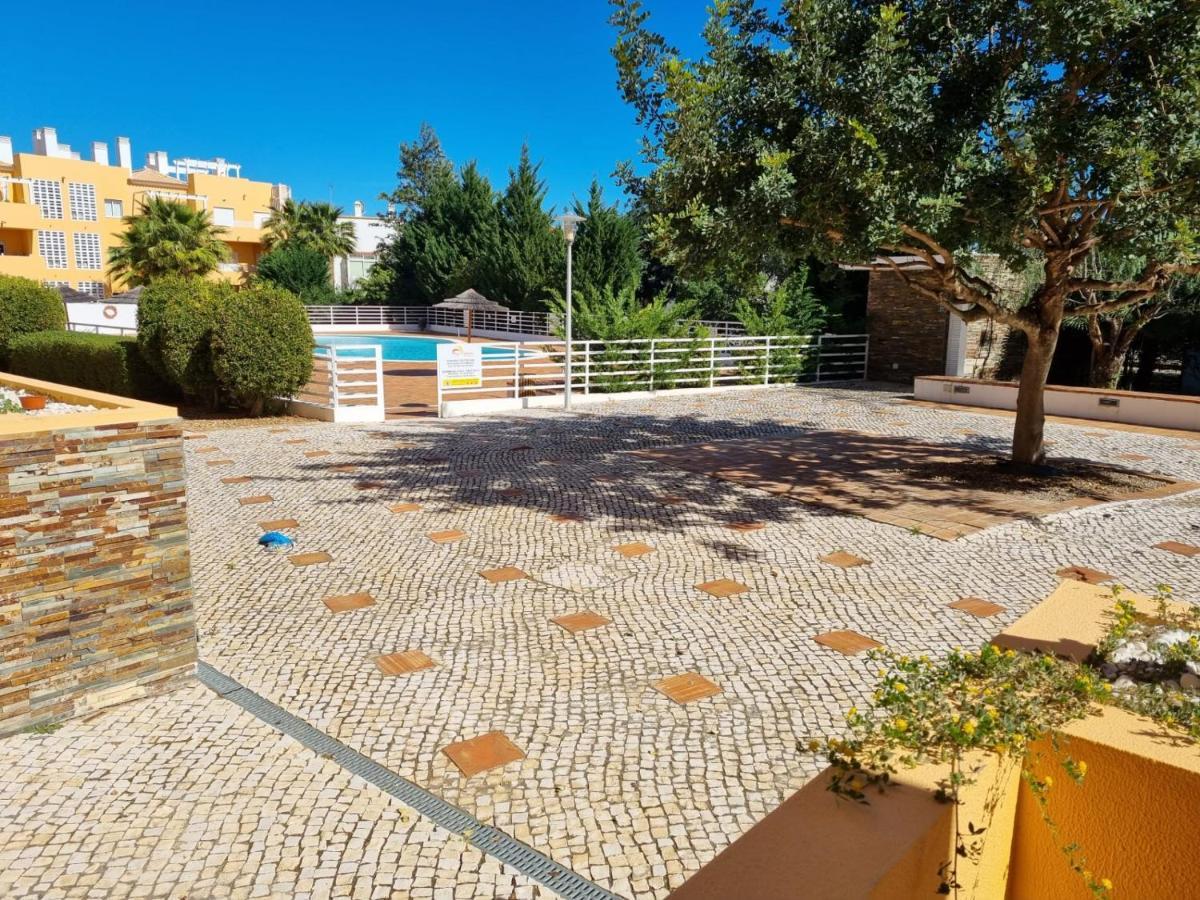 Marinho - 2 Bedroom 2 Bathroom Ground Floor Apartment With Communal Pool And Gardens Conceição Exteriör bild