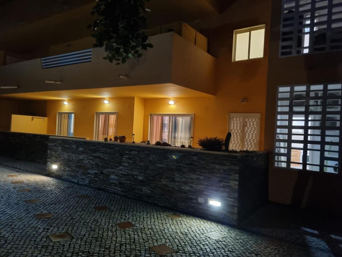 Marinho - 2 Bedroom 2 Bathroom Ground Floor Apartment With Communal Pool And Gardens Conceição Exteriör bild