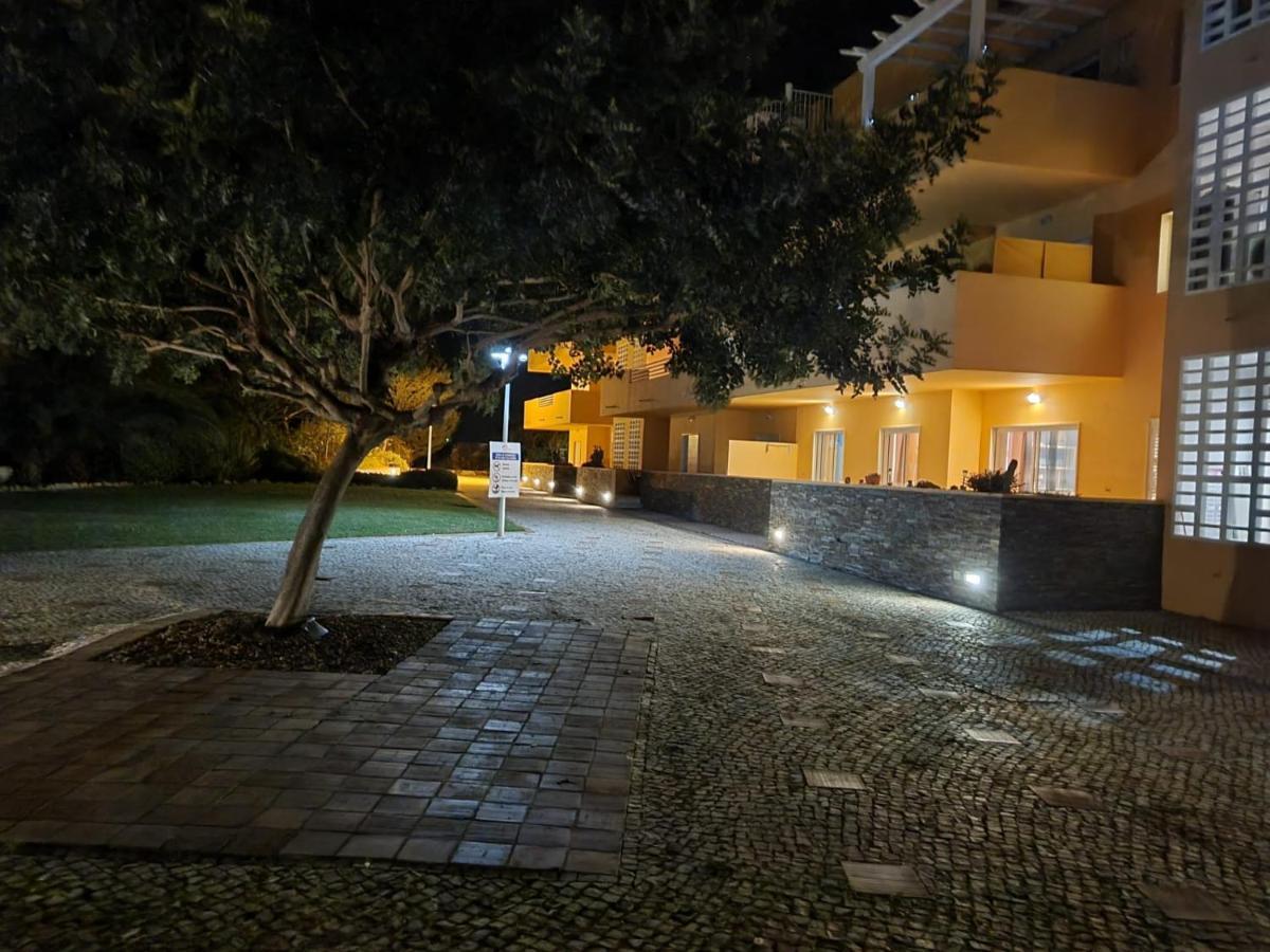 Marinho - 2 Bedroom 2 Bathroom Ground Floor Apartment With Communal Pool And Gardens Conceição Exteriör bild