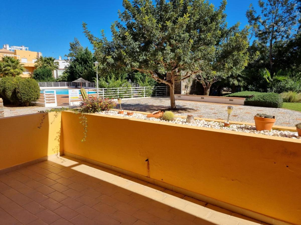 Marinho - 2 Bedroom 2 Bathroom Ground Floor Apartment With Communal Pool And Gardens Conceição Exteriör bild